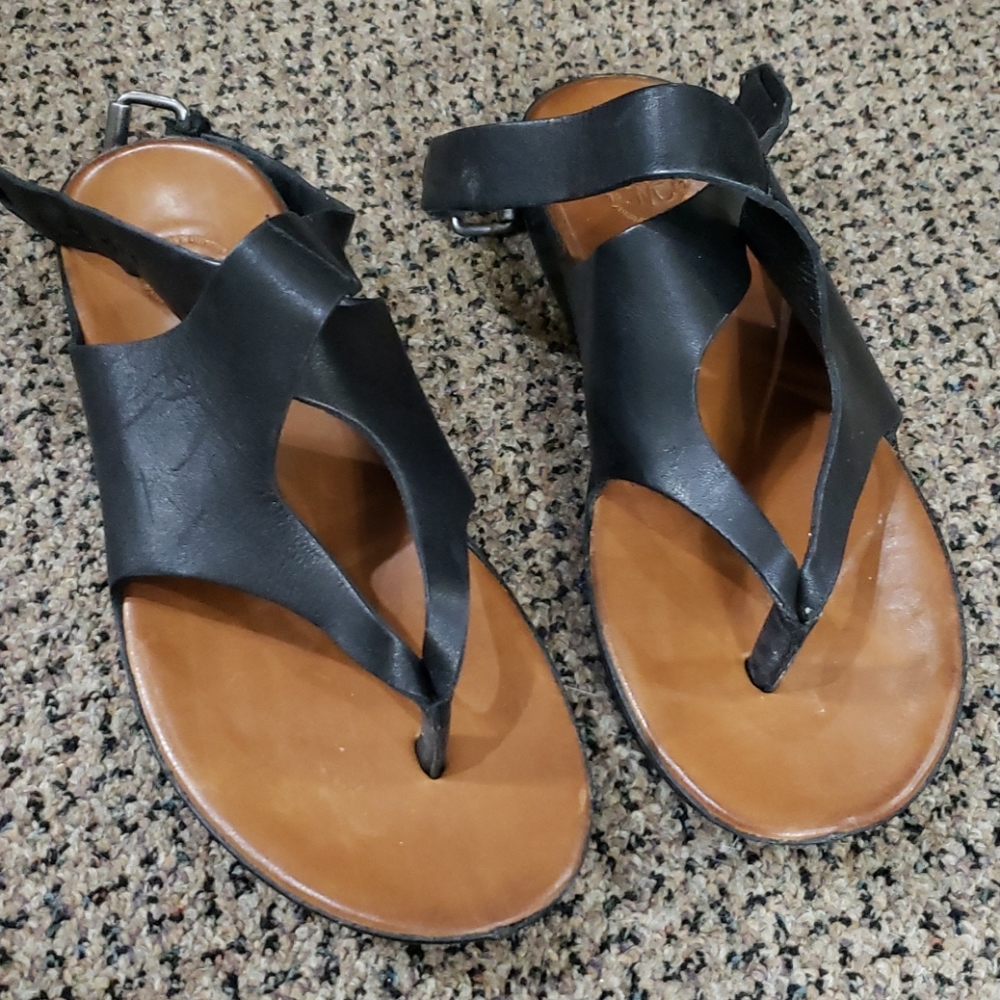 Johnston and Murphy Black sandals
